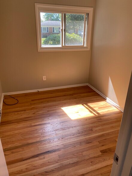 Building Photo - 422 Theodore Dr