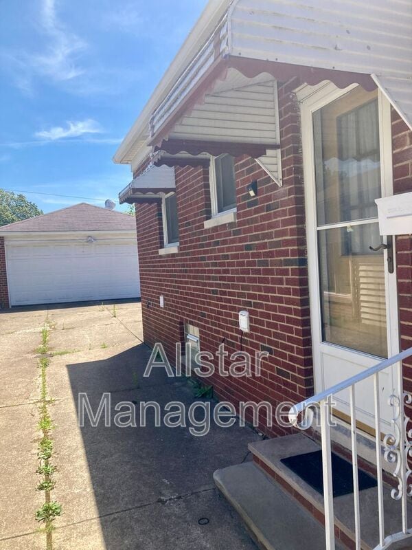 Building Photo - 9113 Outlook Dr