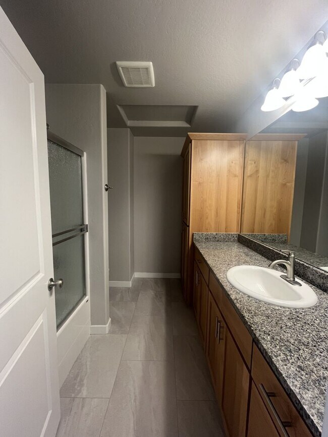 Building Photo - 1835-1837 Lillian St