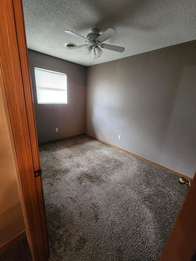 Building Photo - 1005 W Cherry St