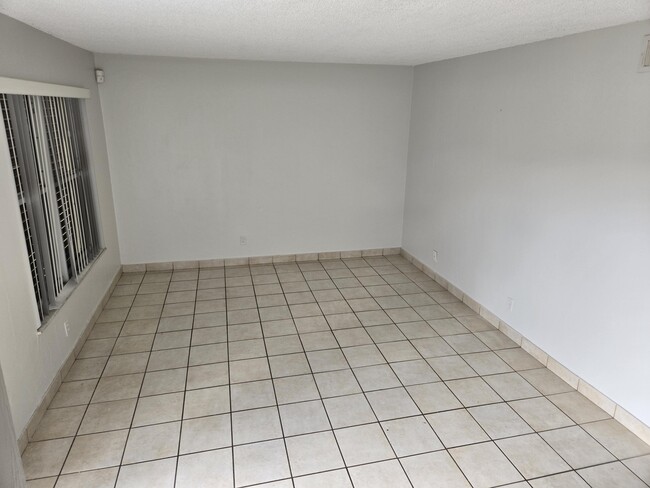 Building Photo - 3714 SW 60th Terrace