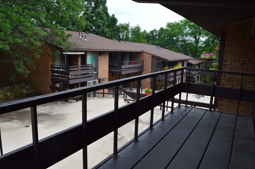 Building Photo - 6245 Charing Cross Ln