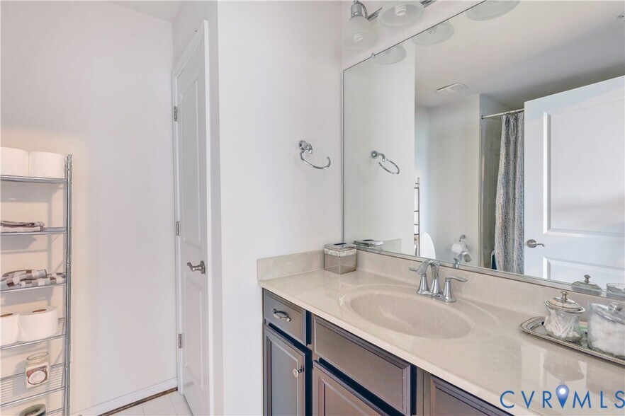 Building Photo - 3900 Liesfeld Pl