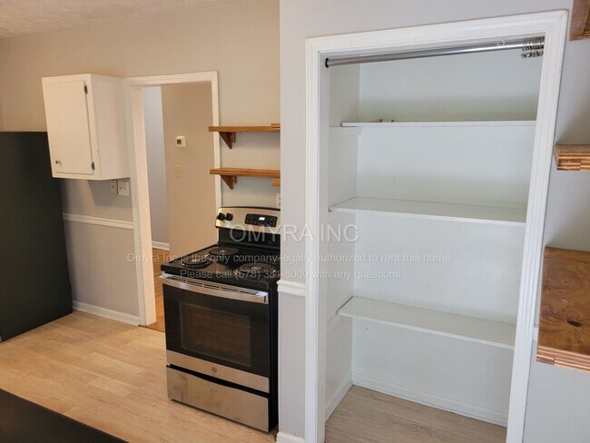 Building Photo - Charming 2 Bedroom Duplex Unit in Decatur!