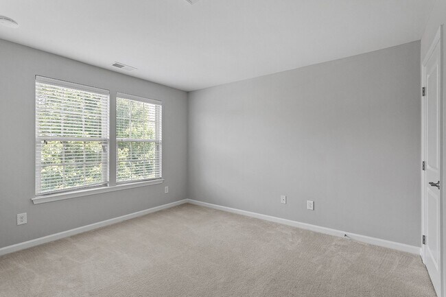 Building Photo - 1121 Survada Ln