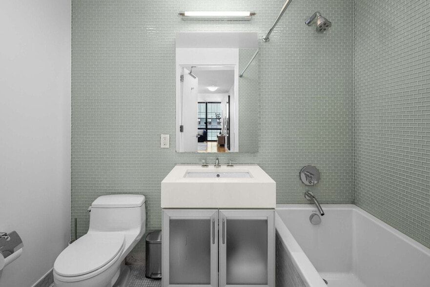 Building Photo - 1113 York Ave