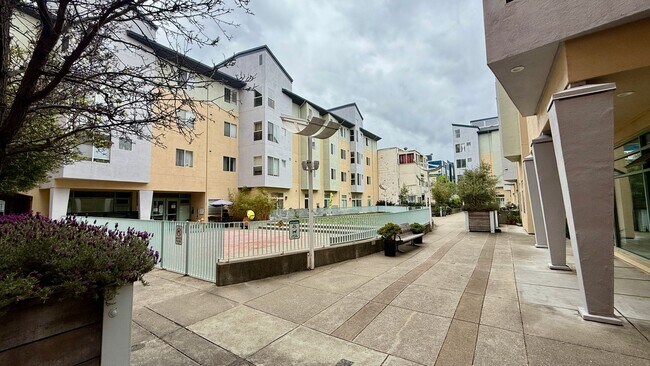 Building Photo - Urban Oasis on Valencia St – 2BR/1BA with ...