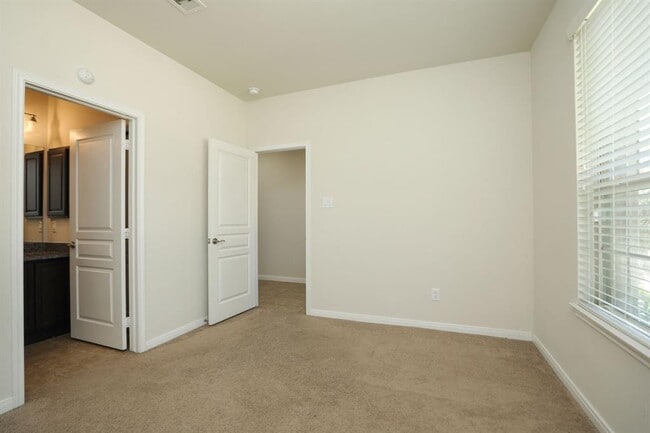 Building Photo - 4802 Elenas Bend Ct