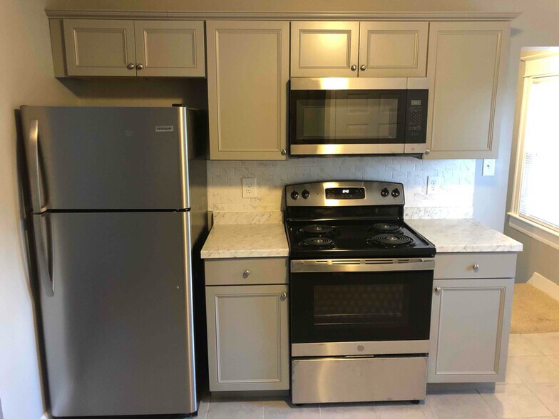 Building Photo - 527 Charles St