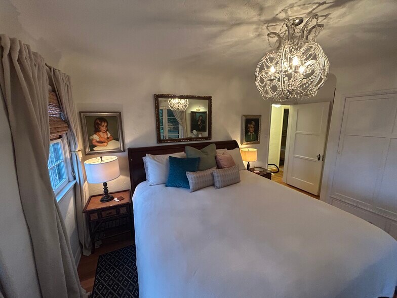 Building Photo - 1294 Boynton St