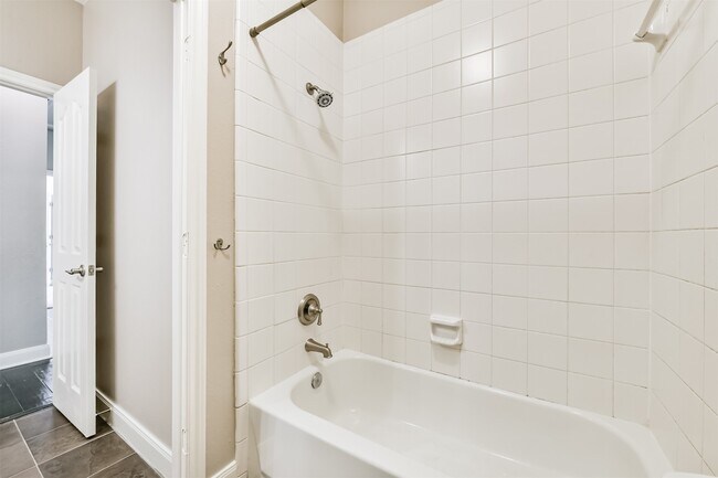 Building Photo - 1712 Hidden Brook Ln