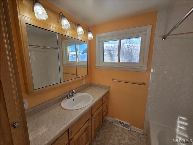 Building Photo - 39 Lennox Ave