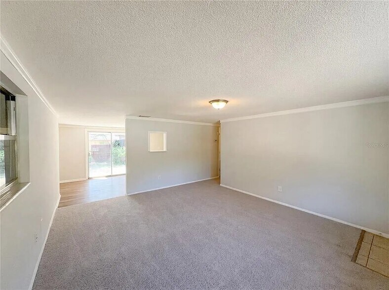 Building Photo - 638 Blackthorn Dr