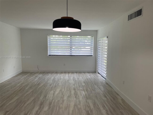 Building Photo - 460 W Park Dr
