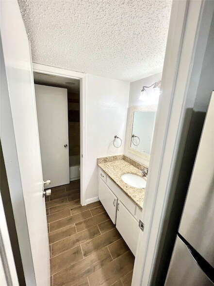 Building Photo - 4637 Country Creek Dr
