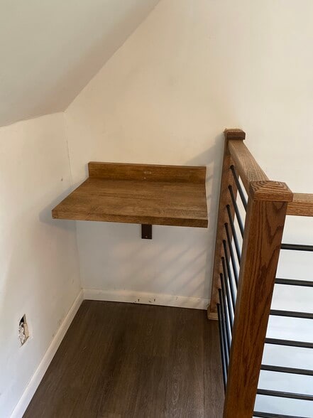 Dedicated Office Space (1 GB Wifi - No Video Game streaming) - 420 Cardigan Cir SW
