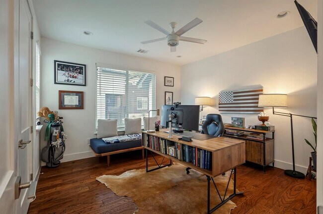 Building Photo - 2812 Oak Springs Dr