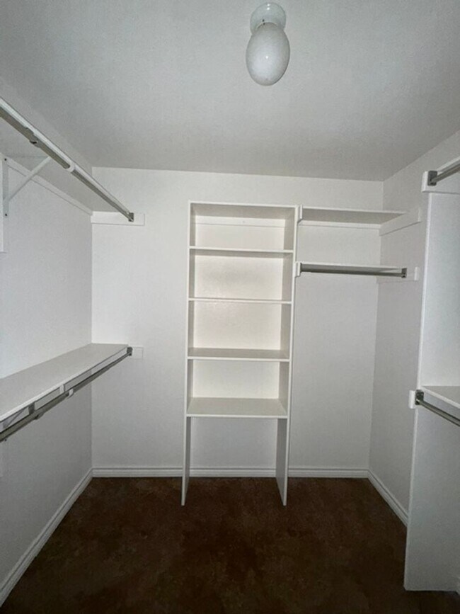 Building Photo - 1333 Briar Cliff Path