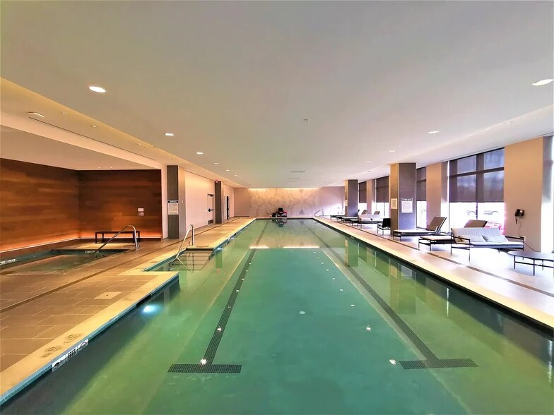 Building Photo - 75 Park Ln S