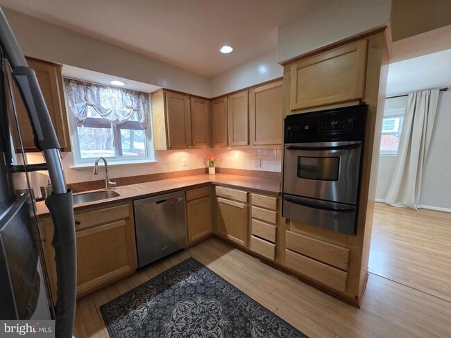 Building Photo - 8140 Drayton Ln