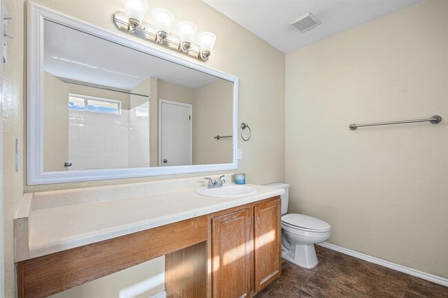 Building Photo - 17611 Wiseman Dr