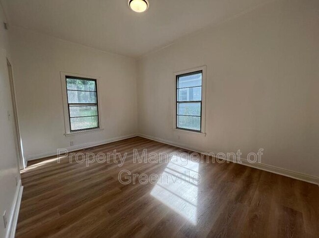 Building Photo - 17 Henry St