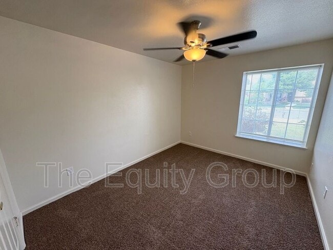 Building Photo - 723 N Simon St