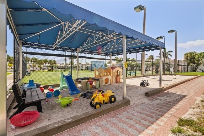 Building Photo - 1077 Nettles Blvd