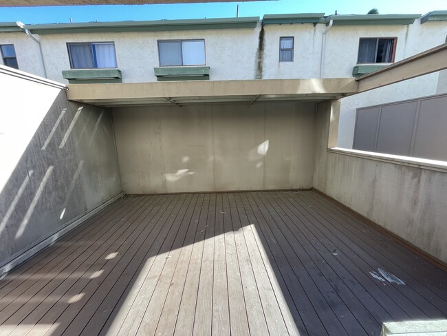 Building Photo - 8722 Villa La Jolla Dr