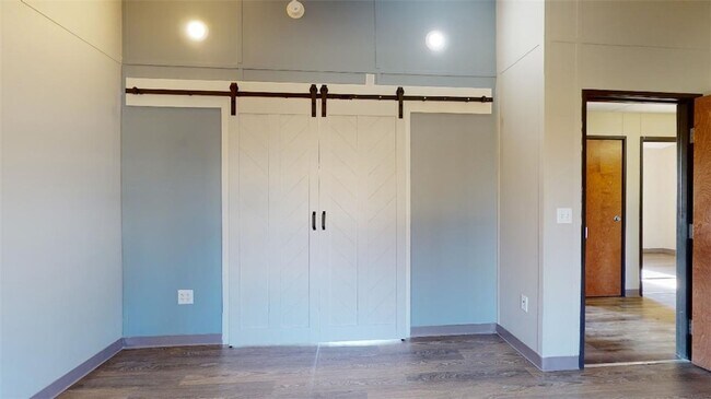 Building Photo - 5585 Straub Rd