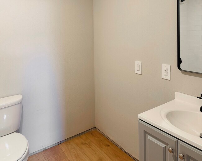 Building Photo - 427 Wood St