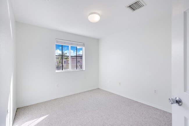 Building Photo - 1935 SW 60th Terrace