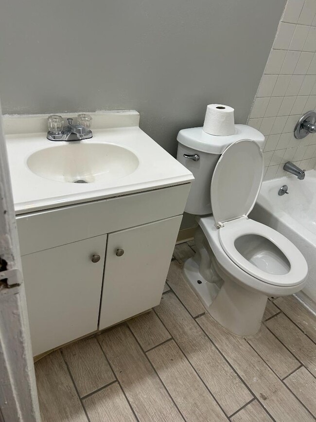 Building Photo - 1102 Morton Ave