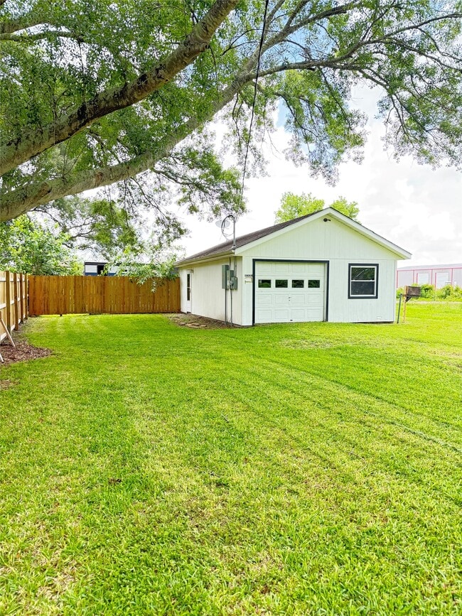 Building Photo - 11414 Sralla Rd