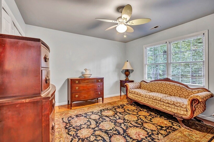 Second floor third bedroom - 4250 Edgewater Ct NW