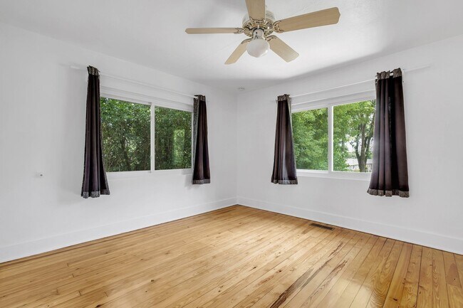 Building Photo - 2208 Escambia Dr