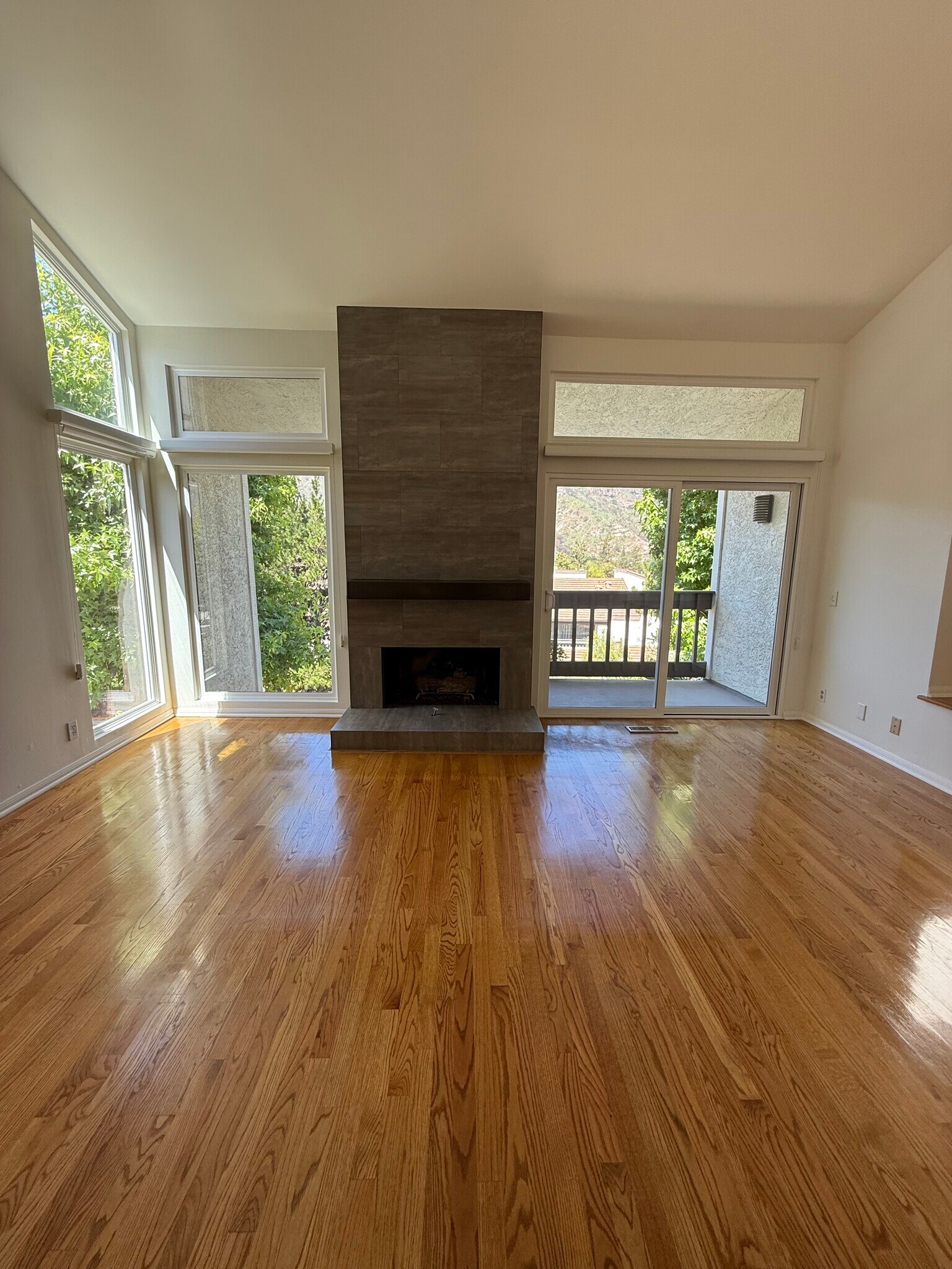 Building Photo - 1700 Palisades Dr
