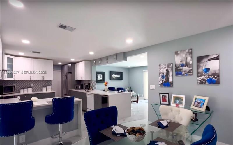 Building Photo - 8275 Shadow Wood Blvd