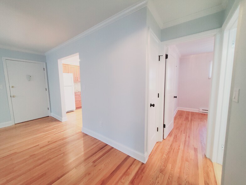Building Photo - 409 Glenbrook Rd