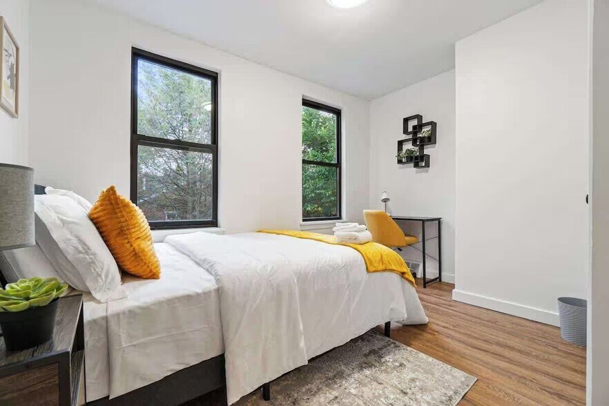 Bedroom 1 - 521 Alpine Ave