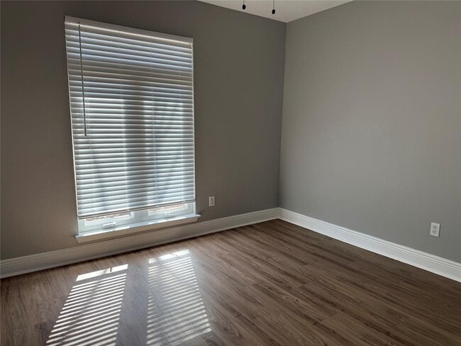 Building Photo - 10008 Barrington Cove