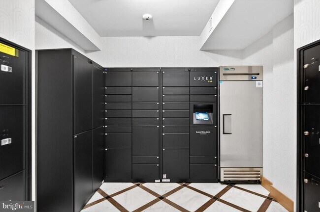 Building Photo - 811 S Columbus St