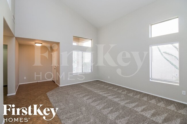 Building Photo - 343 W Hereford Dr