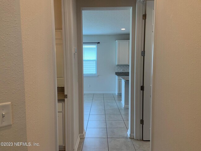 Building Photo - 816 Redtail Ln