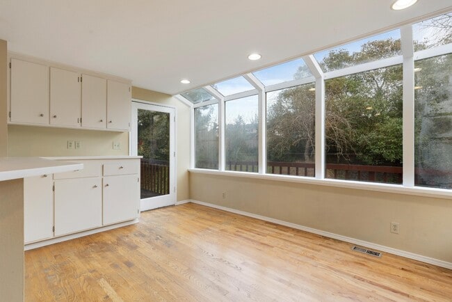 Building Photo - Spacious 5-Bed Home on XL Private Lot!