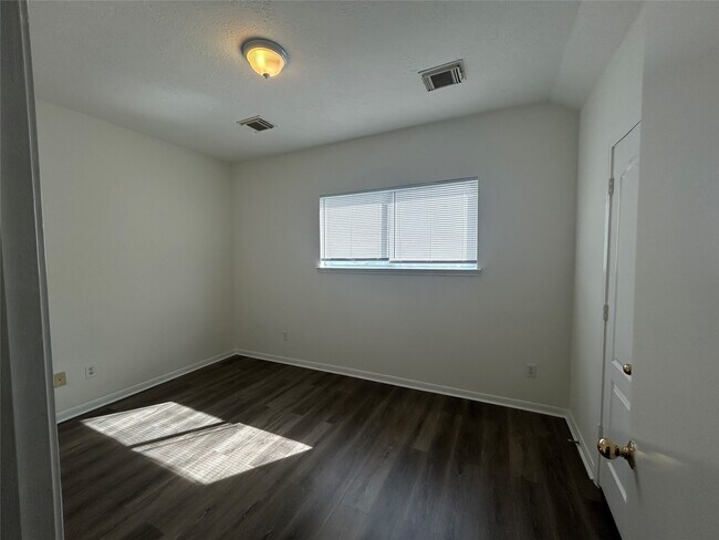 Building Photo - 24011 Goodfellow Dr