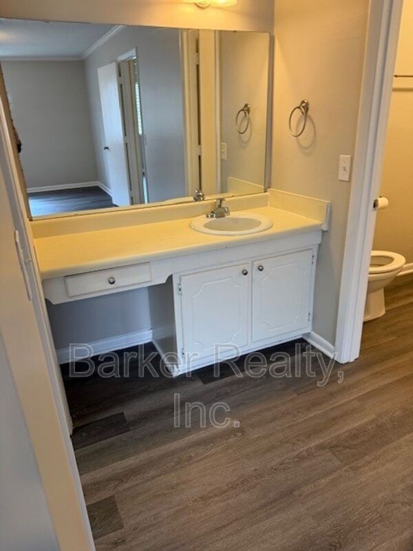 Building Photo - 203 E Ransom St