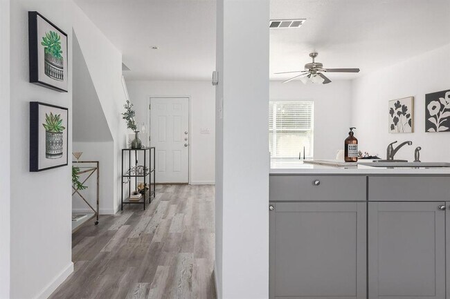 Building Photo - 10732 Marshitahs Way