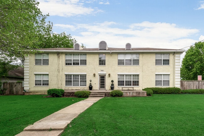 Primary Photo - 4625 Junius St