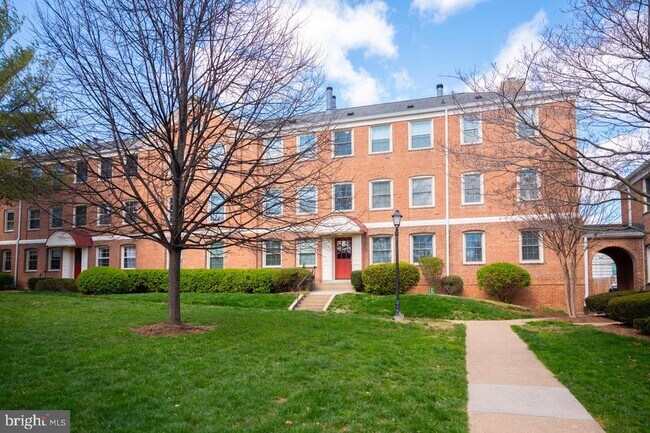 Building Photo - 2805 Arlington Blvd